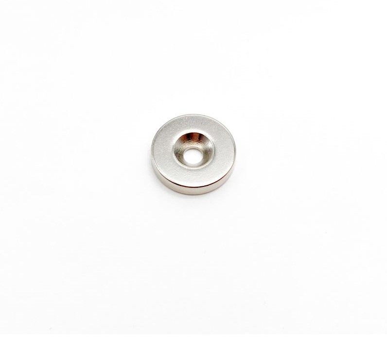 Неодимовый магнит диск с зенковкой 15x4,5/7,5 х 3